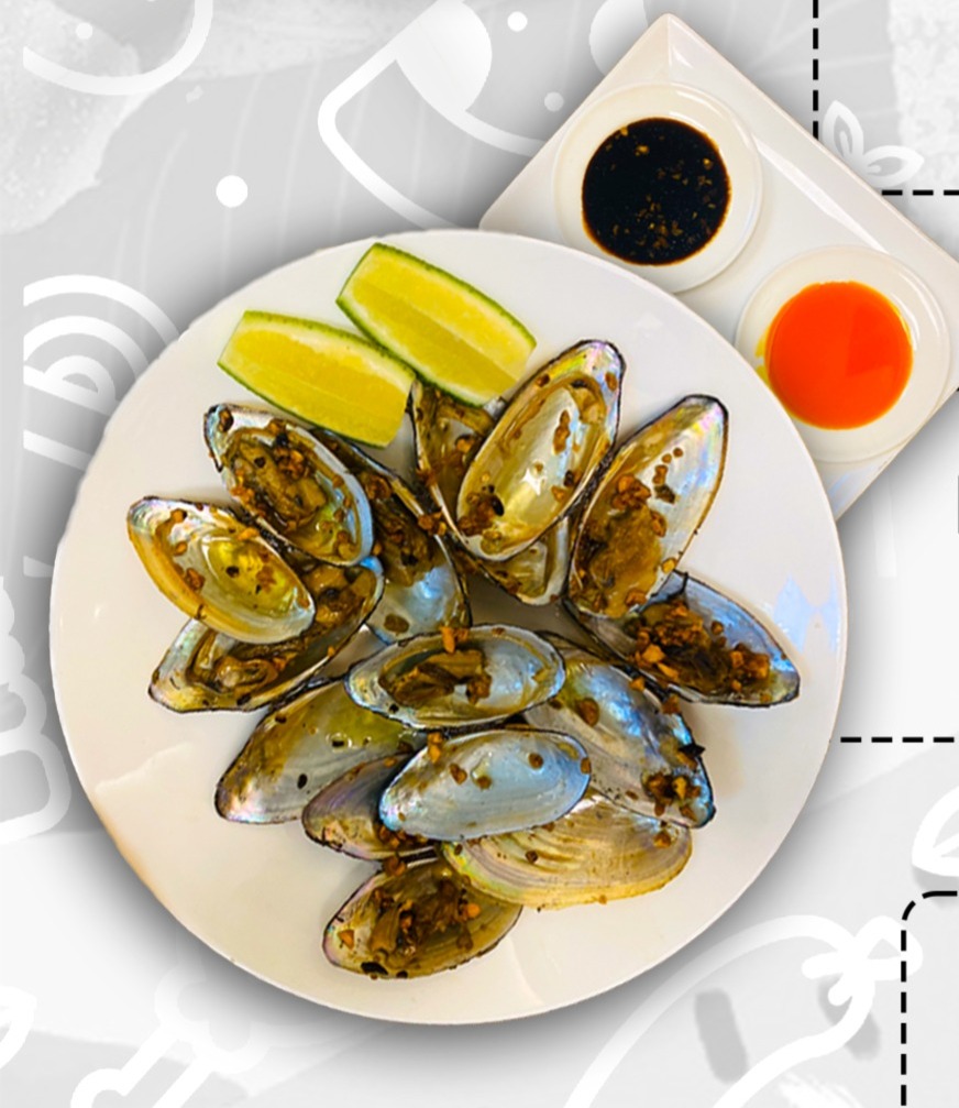 Flaming Garlic Mussels